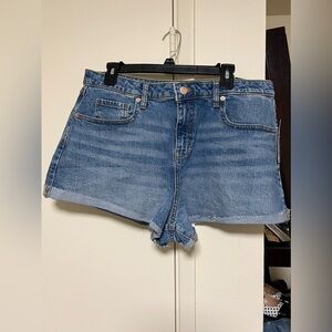 NWT - Wild Fable Rolled Cuff Shorts - Size 14